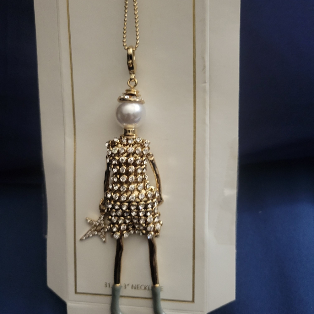 Elegant Gold and Silver Pendant Necklace